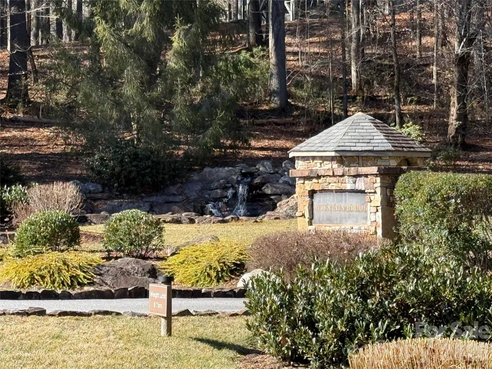 33 High Point Trail Brevard, NC 28712
