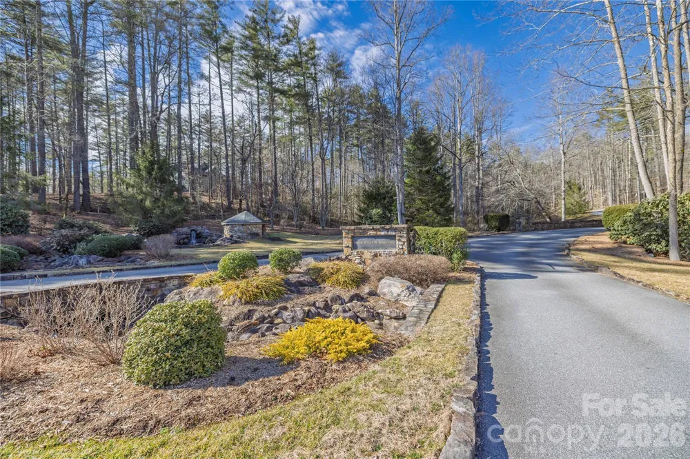 33 High Point Trail Brevard, NC 28712