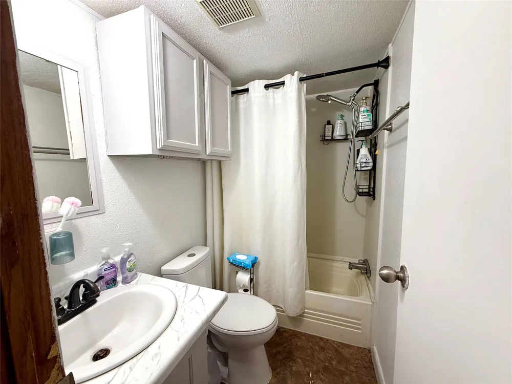 685 Fox Lane Lockhart, TX 78644