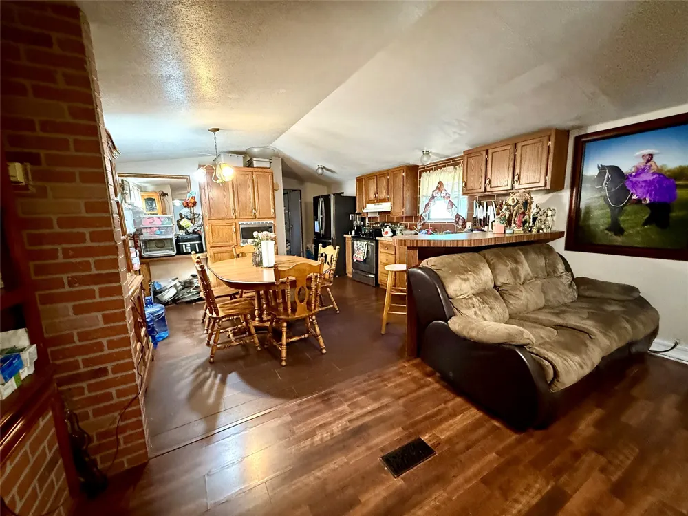 685 Fox Lane Lockhart, TX 78644