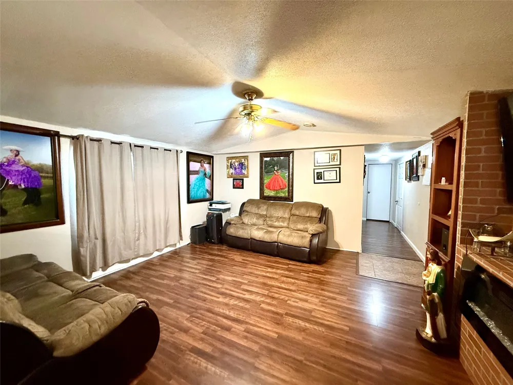 685 Fox Lane Lockhart, TX 78644