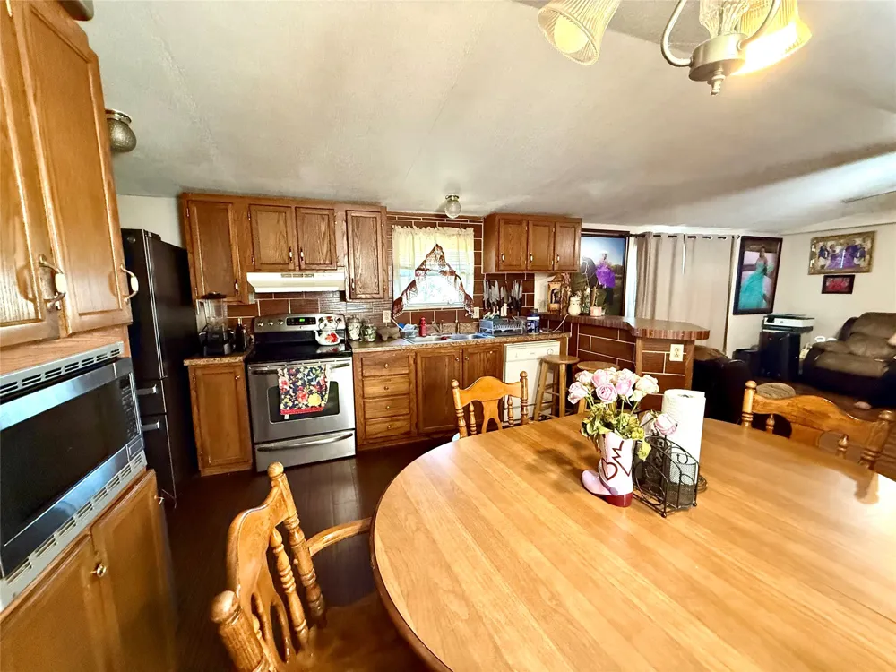 685 Fox Lane Lockhart, TX 78644