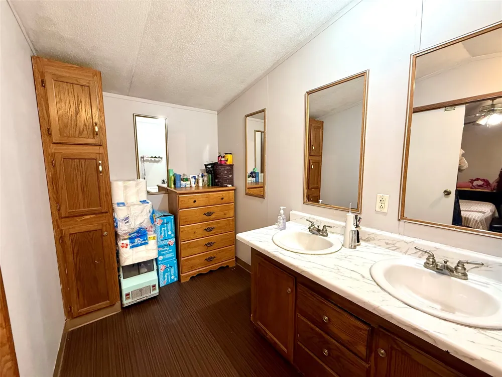 685 Fox Lane Lockhart, TX 78644