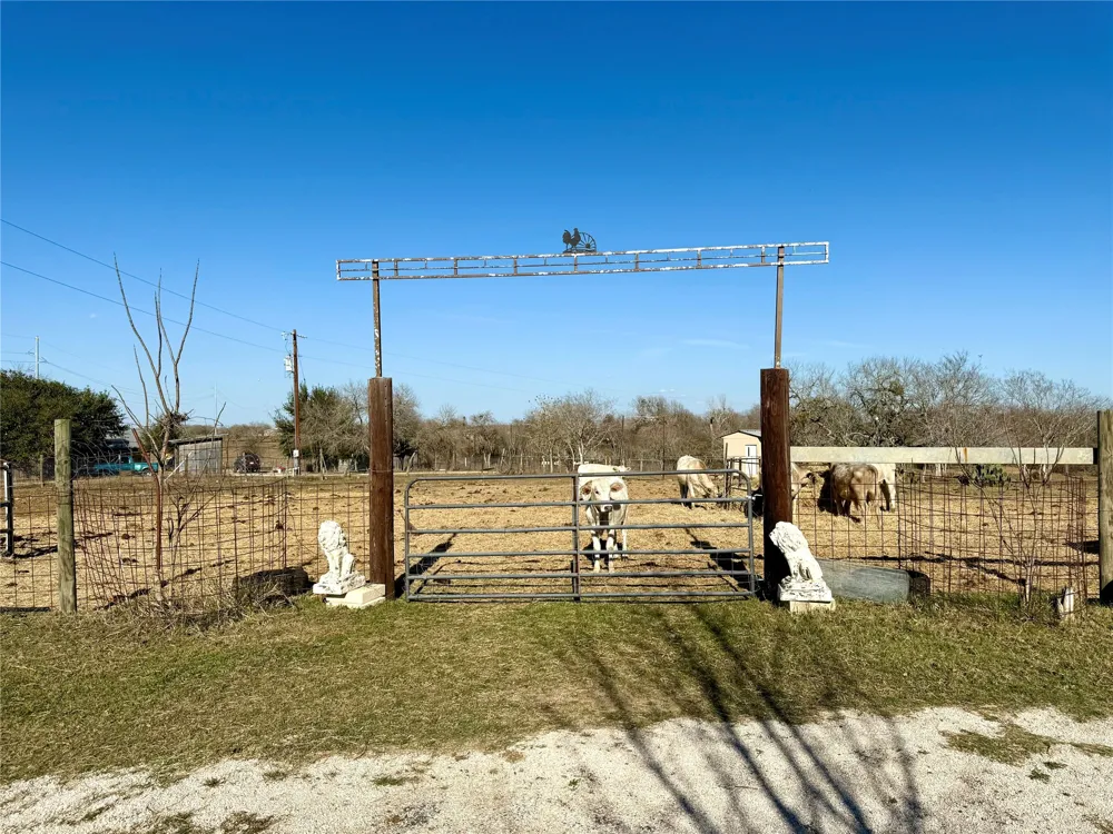 685 Fox Lane Lockhart, TX 78644