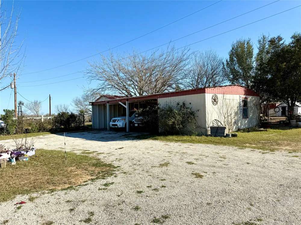 685 Fox Lane Lockhart, TX 78644