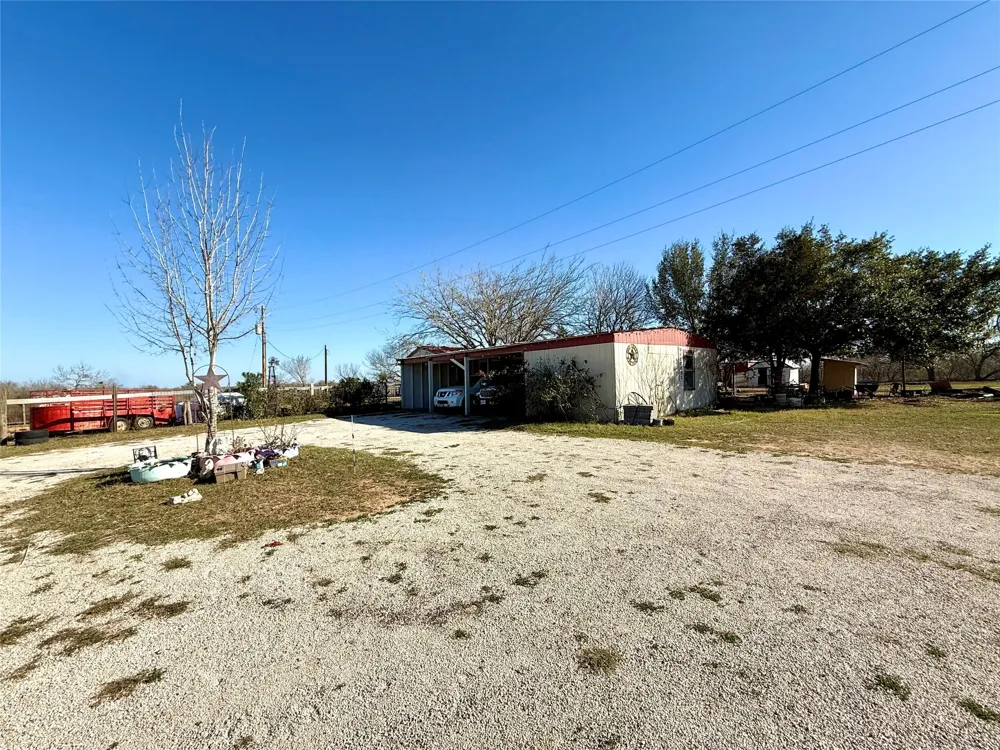 685 Fox Lane Lockhart, TX 78644