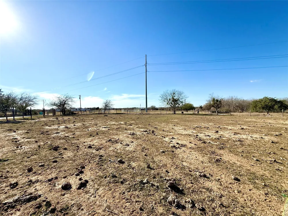 685 Fox Lane Lockhart, TX 78644