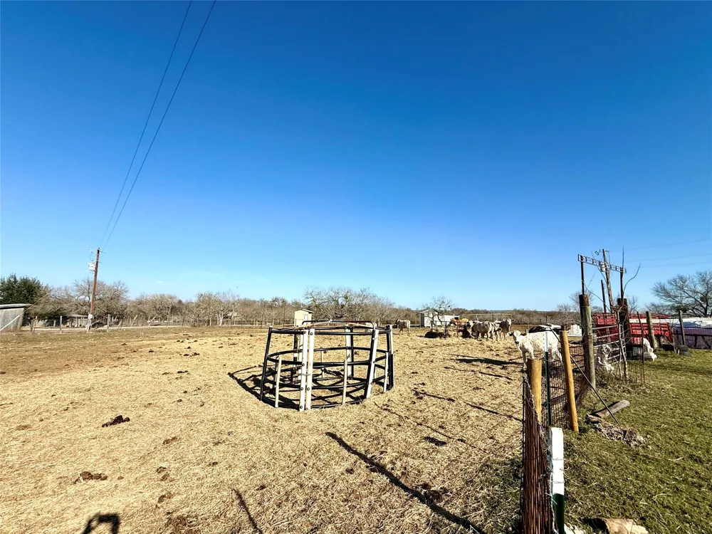 685 Fox Lane Lockhart, TX 78644