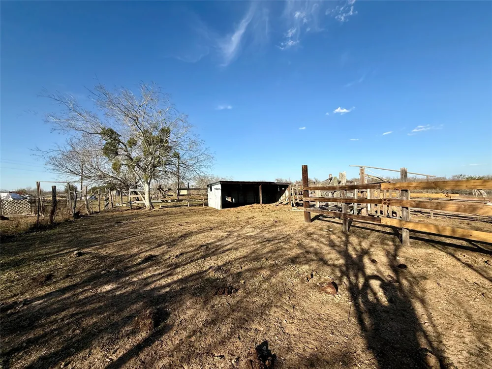 685 Fox Lane Lockhart, TX 78644