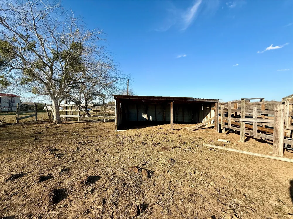 685 Fox Lane Lockhart, TX 78644