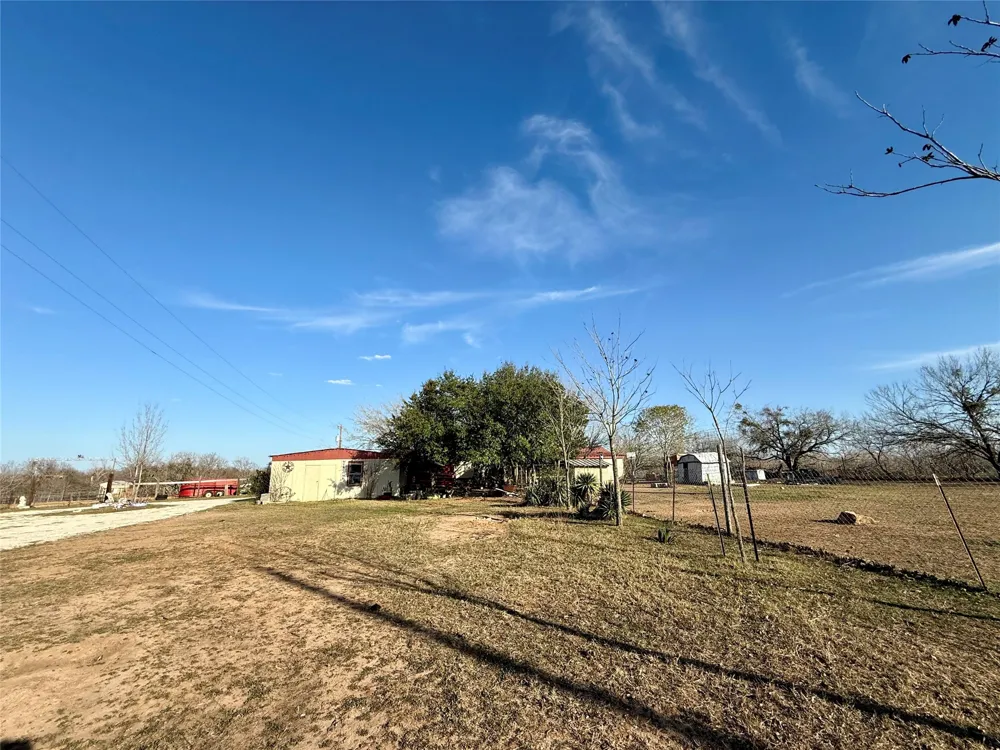 685 Fox Lane Lockhart, TX 78644
