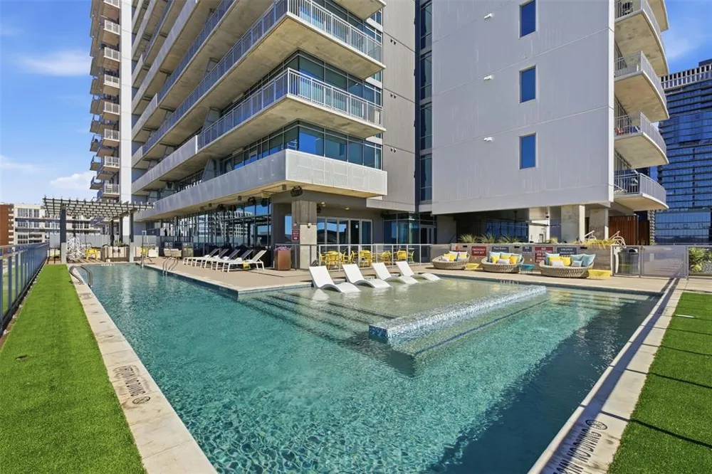 222 West Avenue #2012 Austin, TX 78701