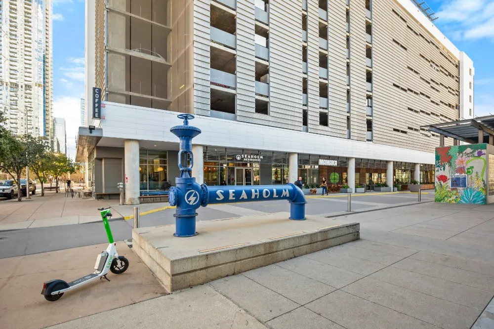 222 West Avenue #2012 Austin, TX 78701