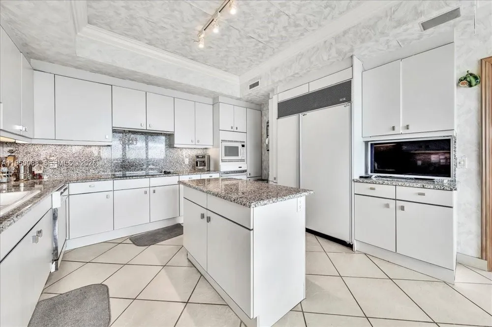 10101 Collins Ave #16B Bal Harbour, FL 33154