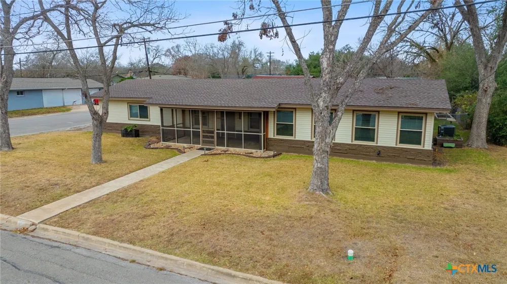811 Nixon Street Lockhart, TX 78644