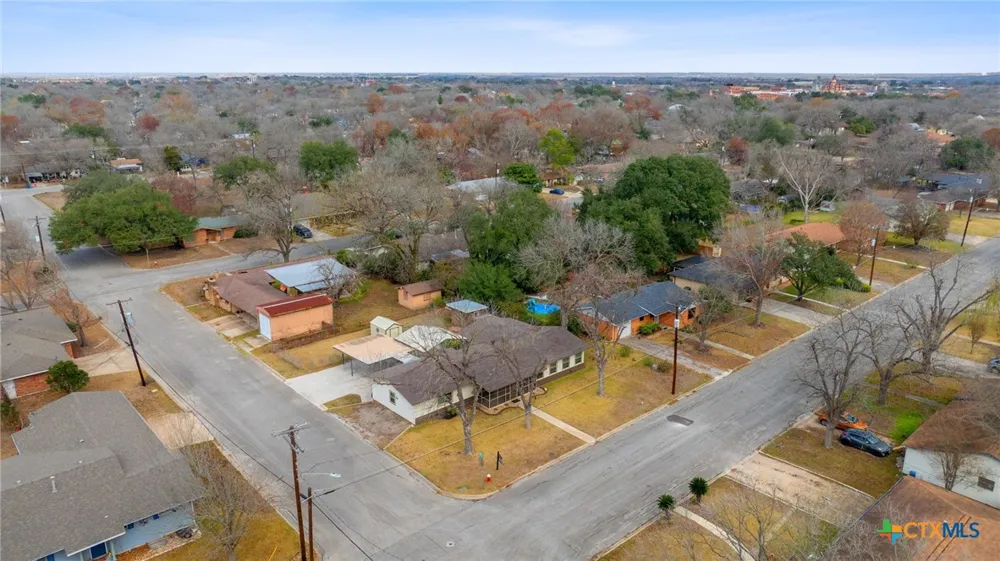 811 Nixon Street Lockhart, TX 78644
