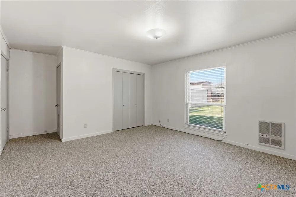 811 Nixon Street Lockhart, TX 78644