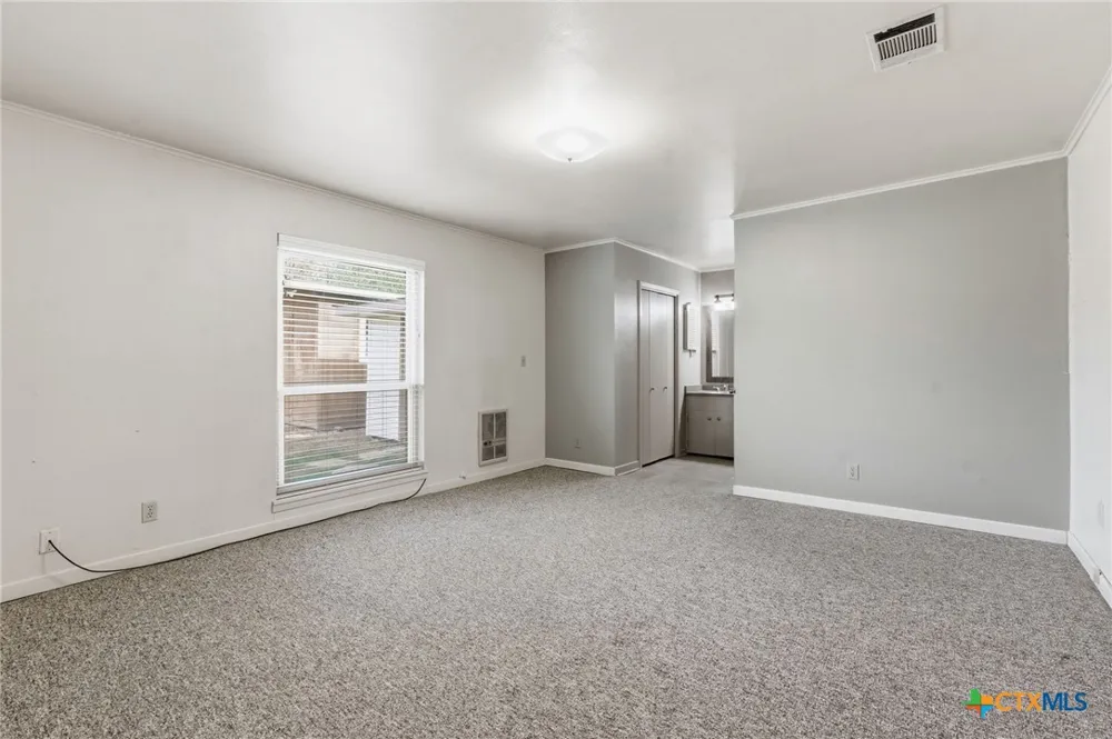 811 Nixon Street Lockhart, TX 78644