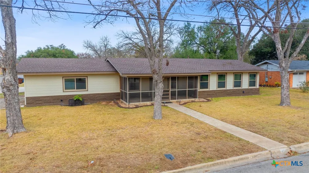 811 Nixon Street Lockhart, TX 78644