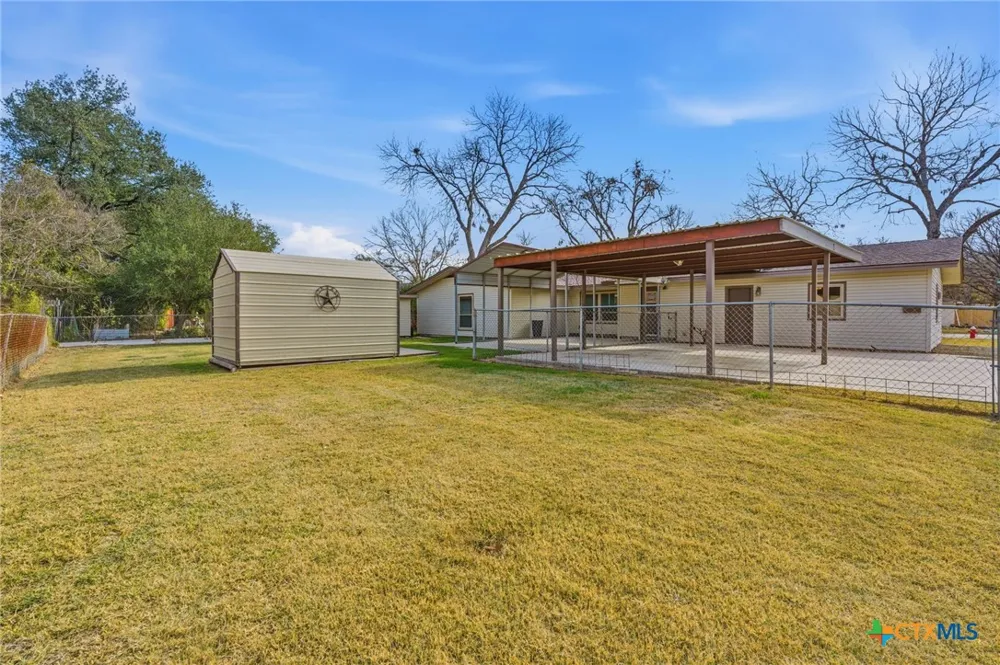 811 Nixon Street Lockhart, TX 78644