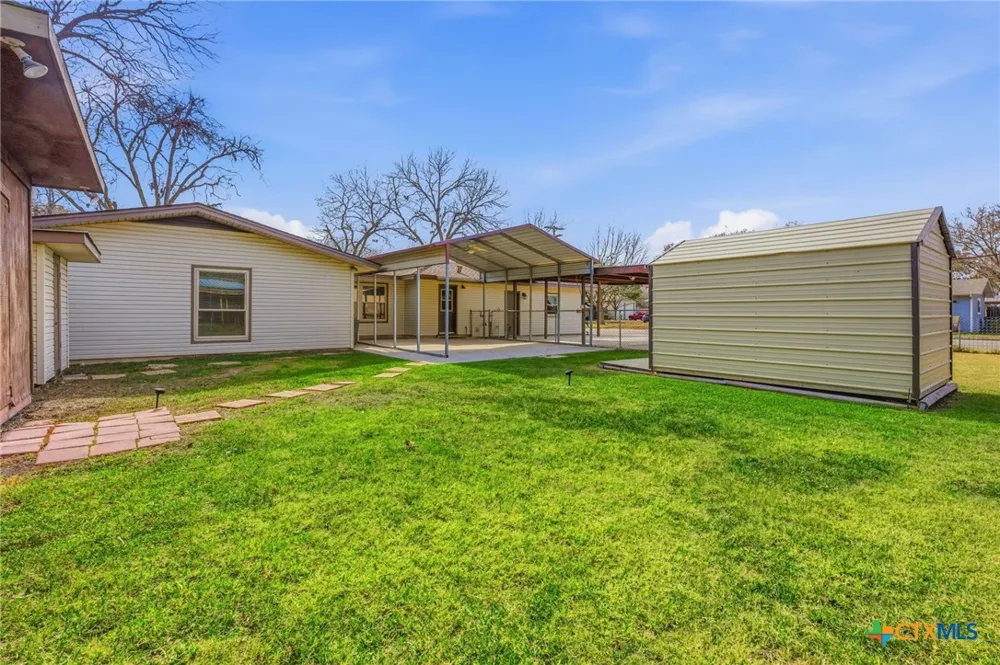 811 Nixon Street Lockhart, TX 78644
