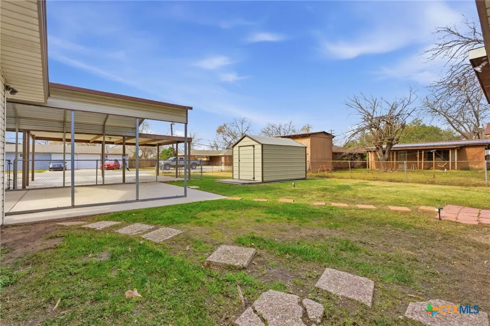 811 Nixon Street Lockhart, TX 78644