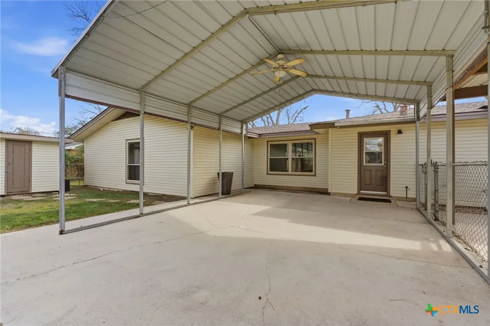 811 Nixon Street Lockhart, TX 78644