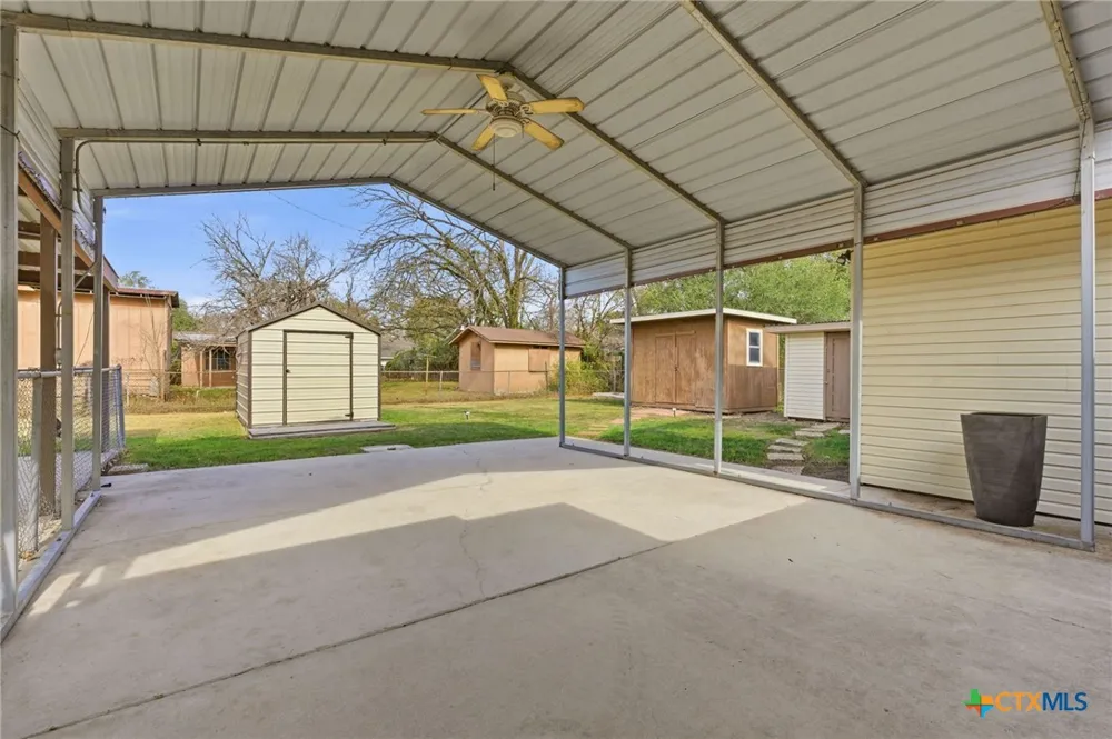 811 Nixon Street Lockhart, TX 78644
