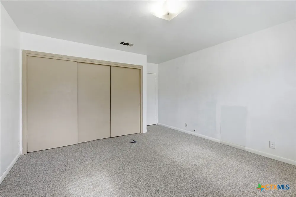 811 Nixon Street Lockhart, TX 78644
