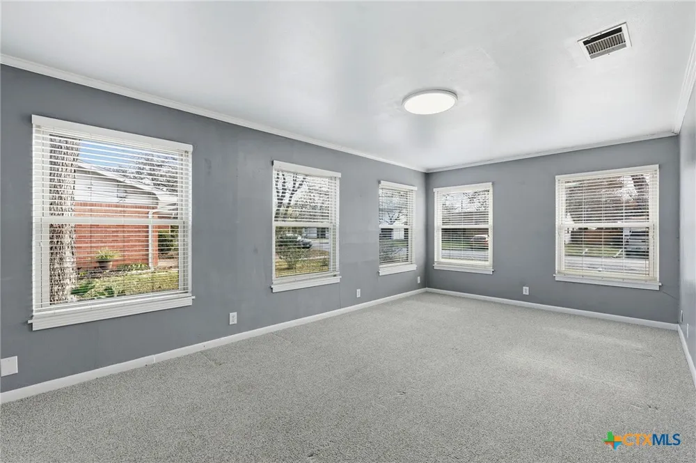 811 Nixon Street Lockhart, TX 78644