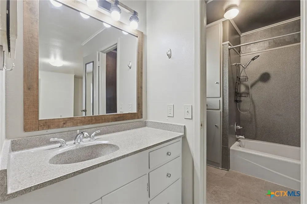 811 Nixon Street Lockhart, TX 78644