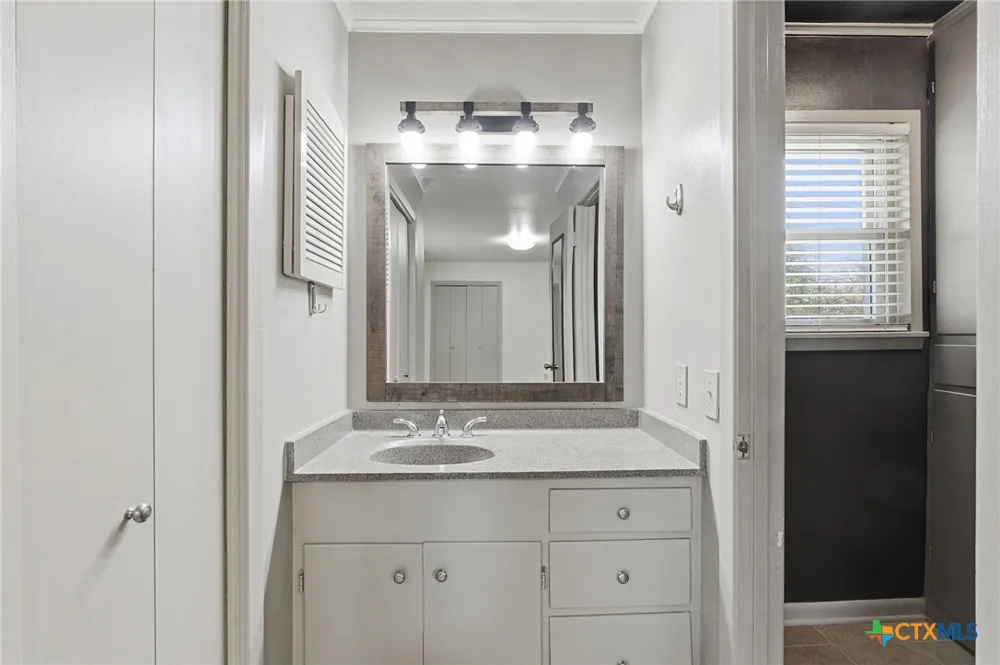 811 Nixon Street Lockhart, TX 78644