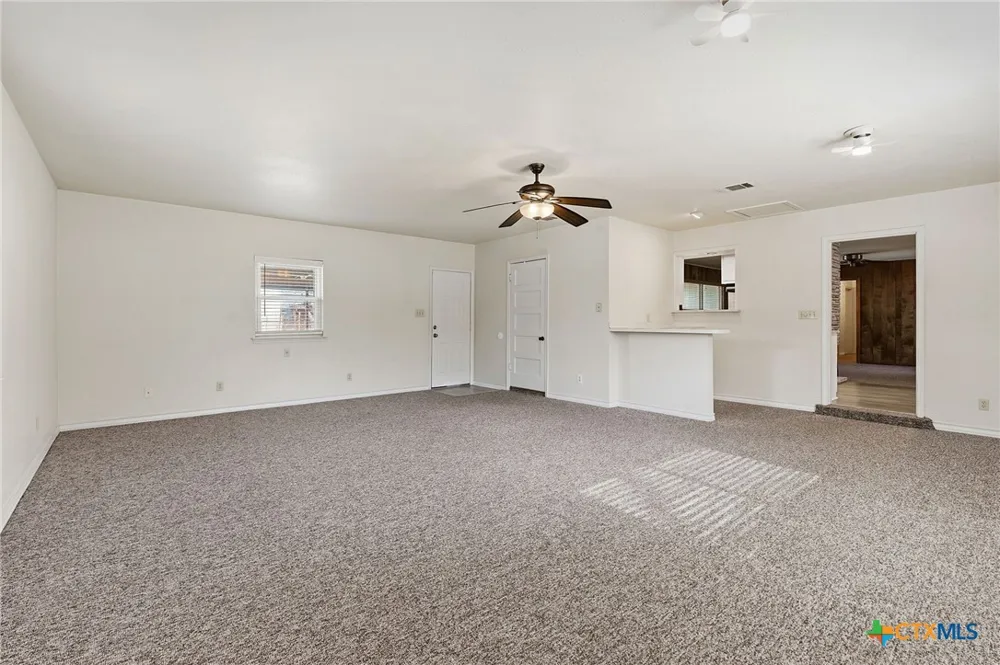 811 Nixon Street Lockhart, TX 78644