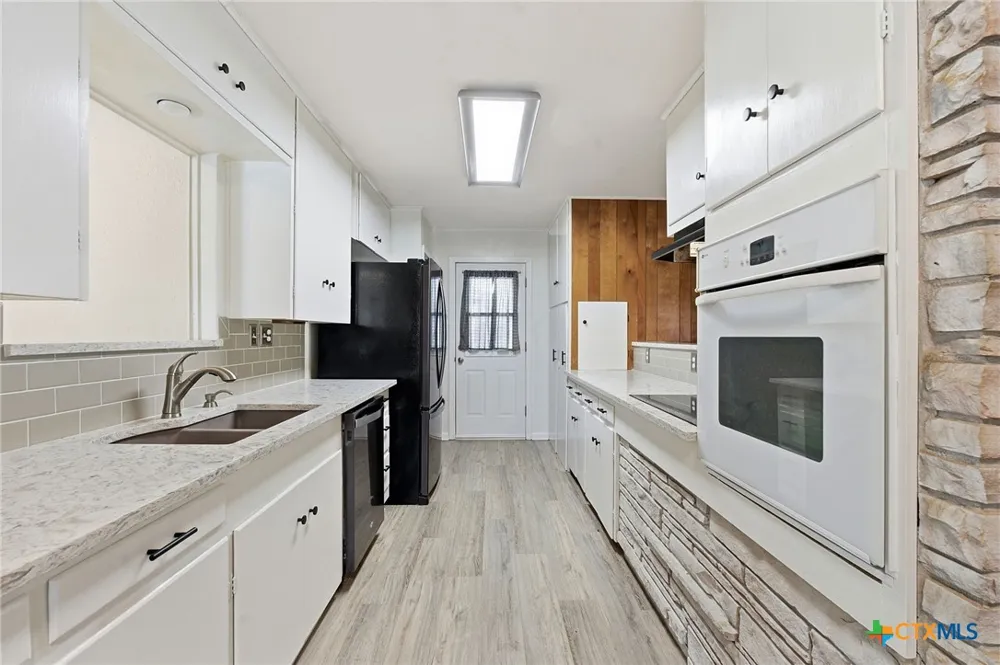 811 Nixon Street Lockhart, TX 78644