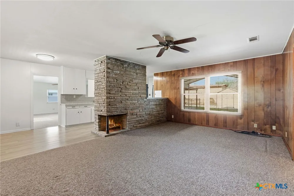 811 Nixon Street Lockhart, TX 78644