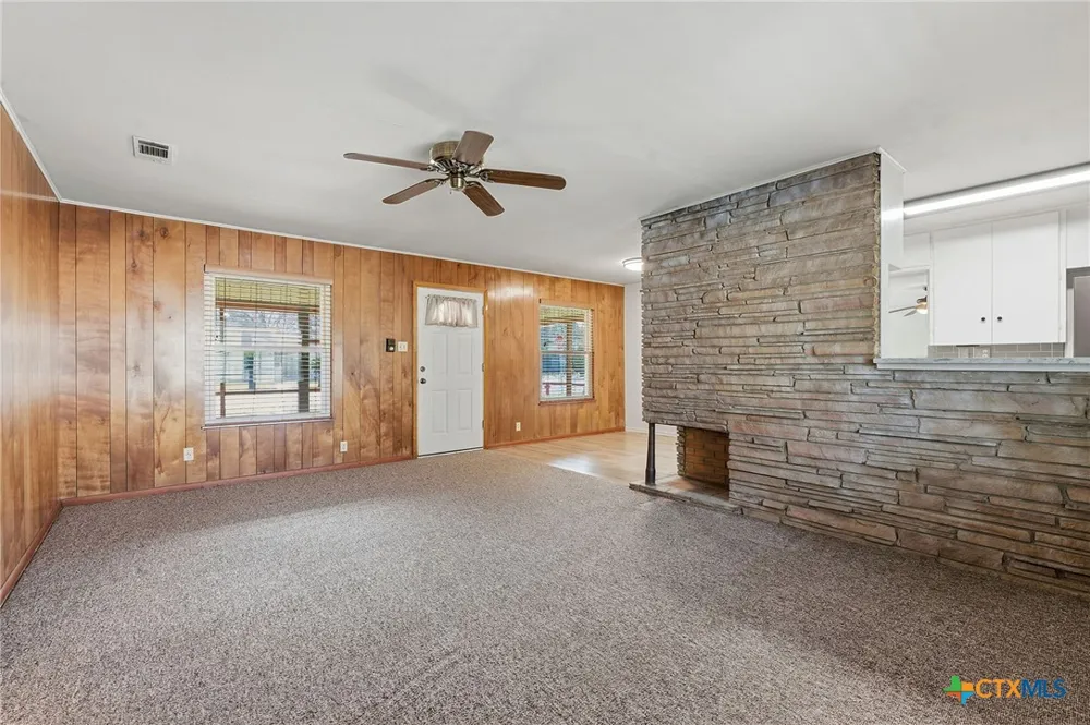 811 Nixon Street Lockhart, TX 78644