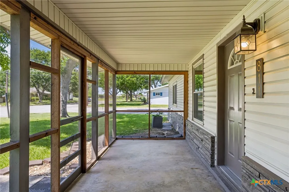 811 Nixon Street Lockhart, TX 78644