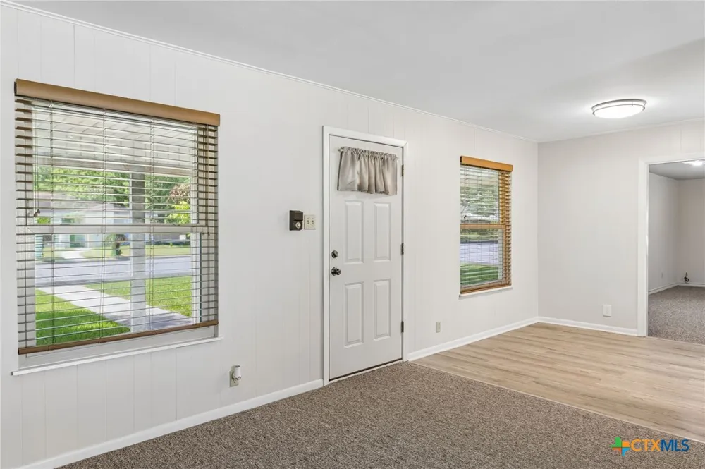 811 Nixon Street Lockhart, TX 78644