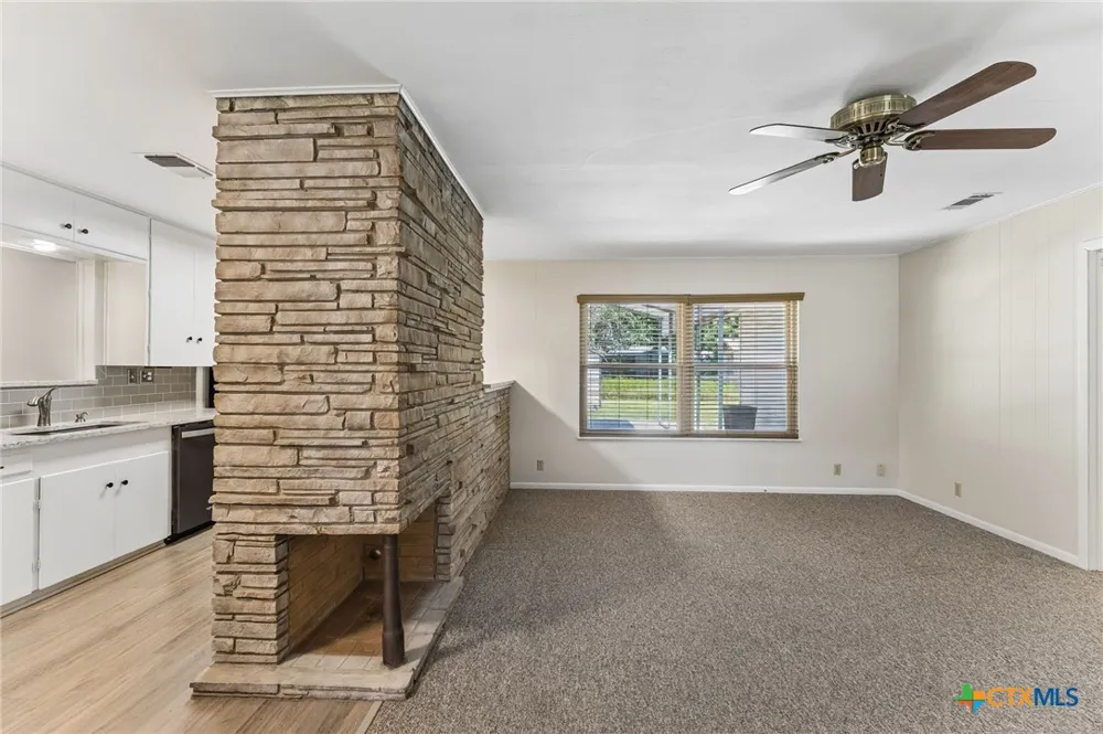 811 Nixon Street Lockhart, TX 78644