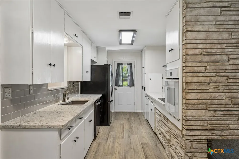 811 Nixon Street Lockhart, TX 78644