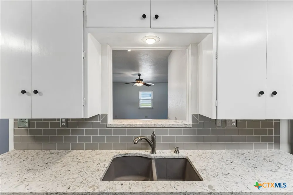 811 Nixon Street Lockhart, TX 78644