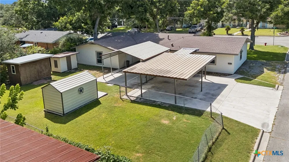 811 Nixon Street Lockhart, TX 78644