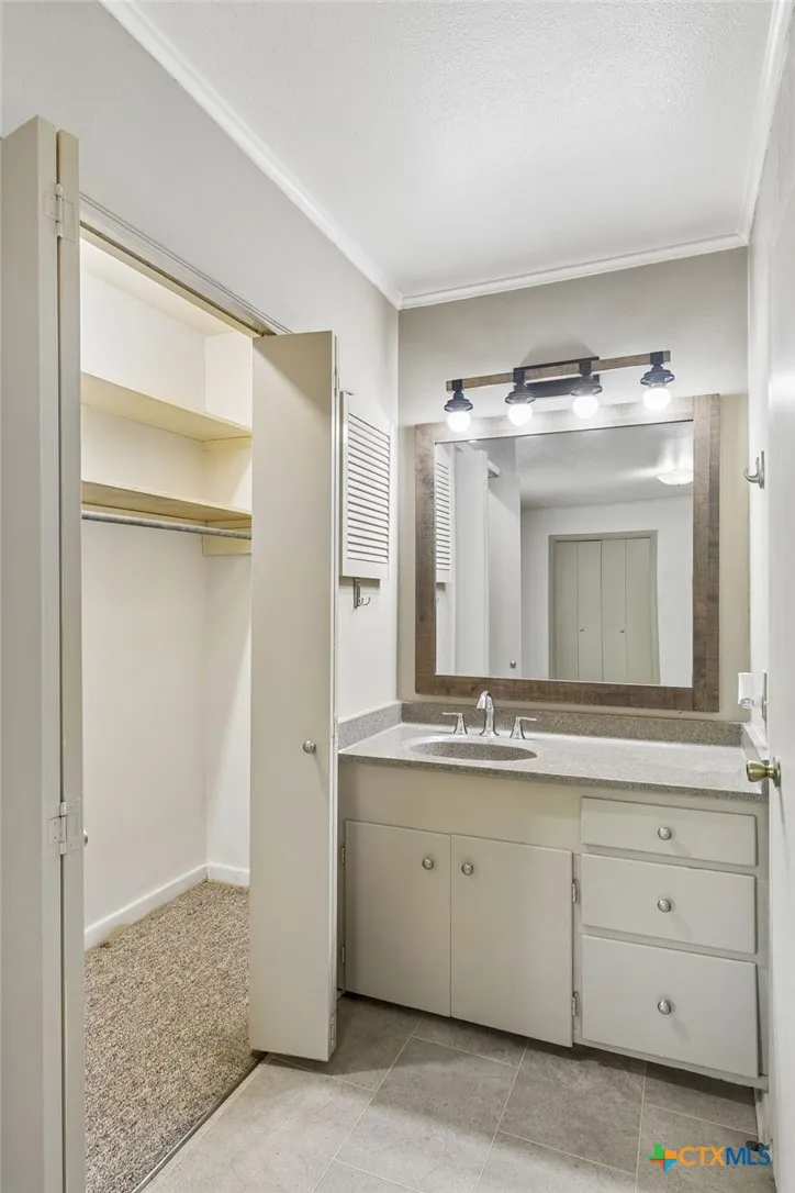 811 Nixon Street Lockhart, TX 78644