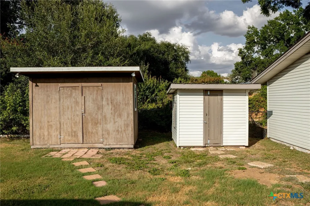 811 Nixon Street Lockhart, TX 78644