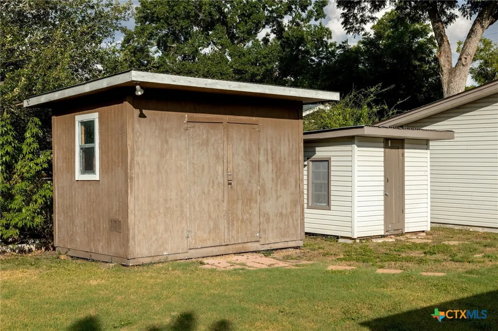 811 Nixon Street Lockhart, TX 78644