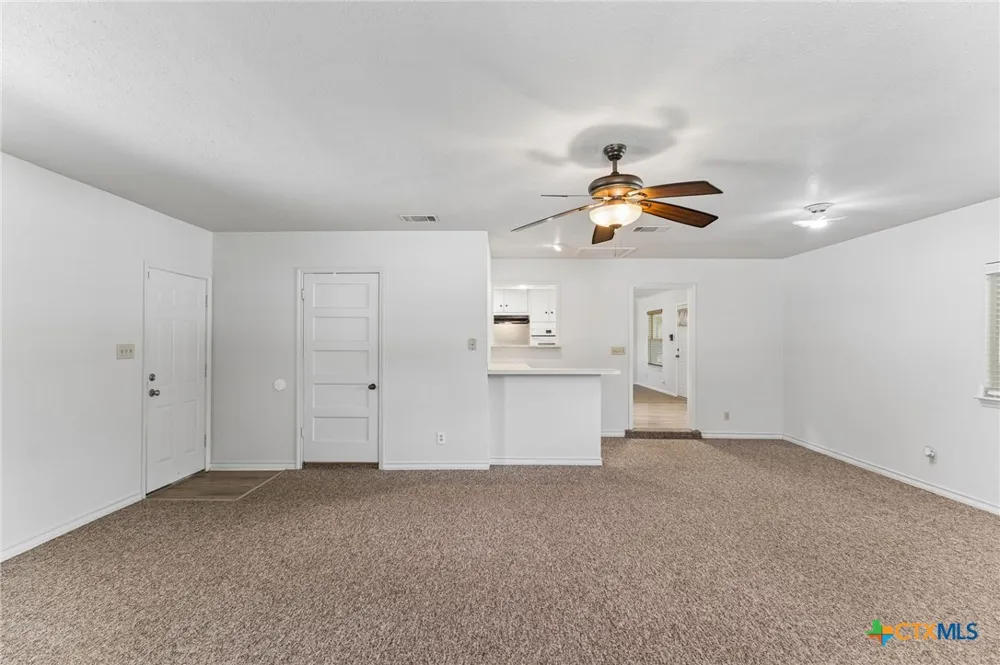 811 Nixon Street Lockhart, TX 78644