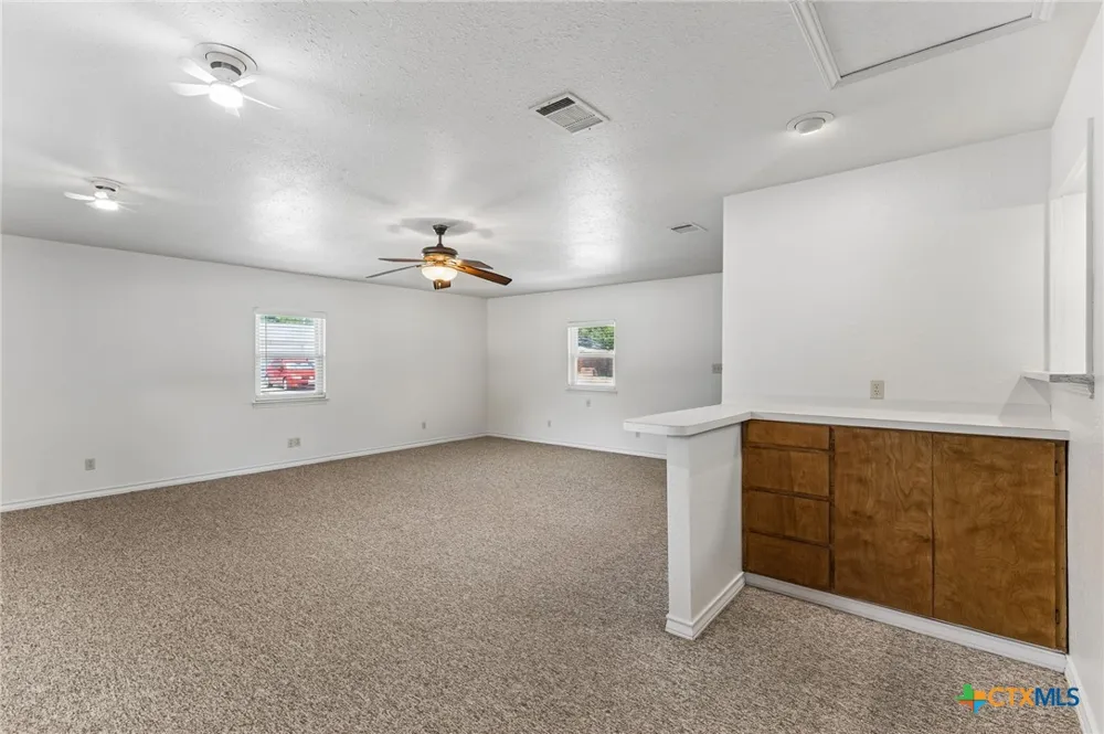 811 Nixon Street Lockhart, TX 78644