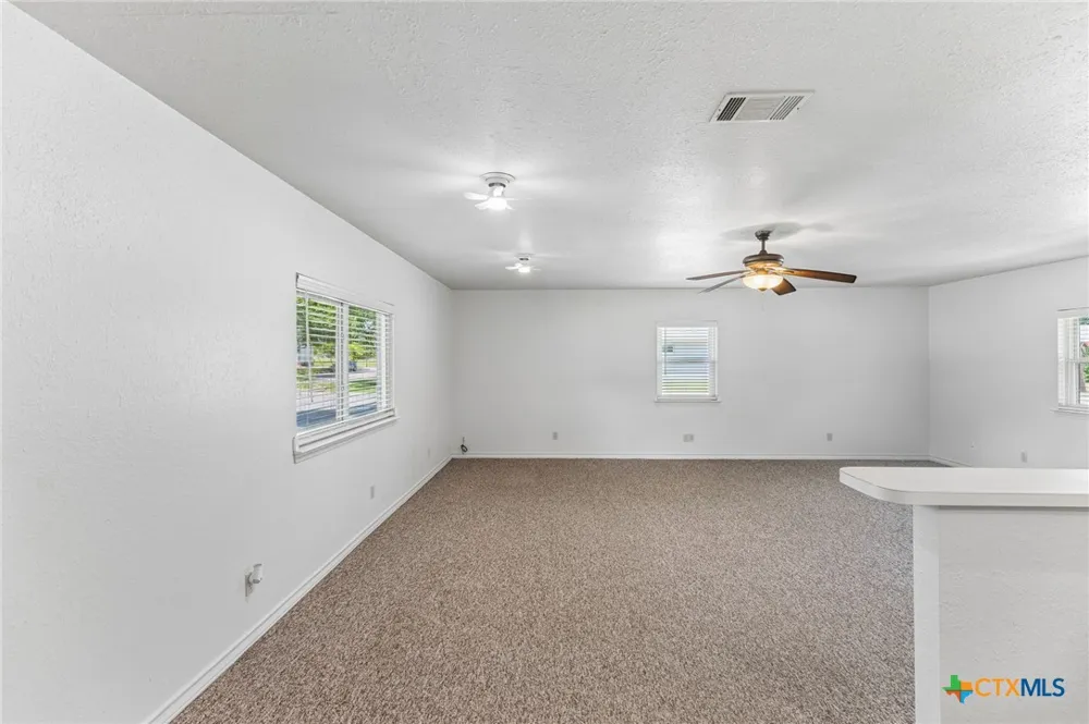 811 Nixon Street Lockhart, TX 78644