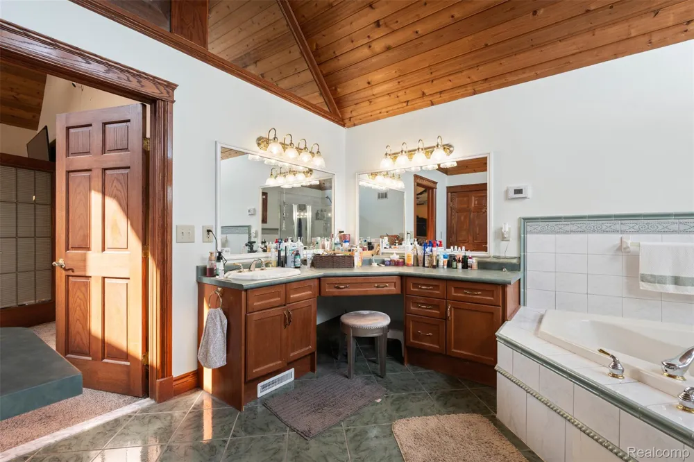 1907 Riverside Drive Port Huron City, MI 48060