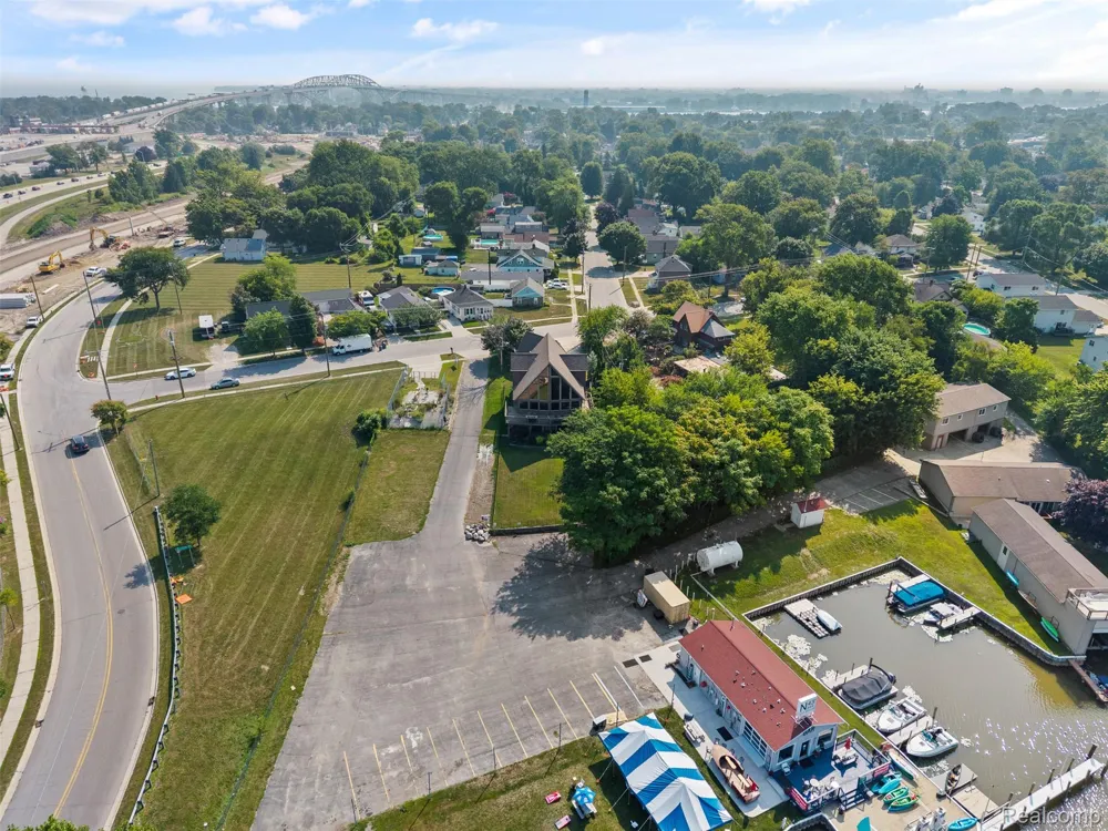 1907 Riverside Drive Port Huron City, MI 48060